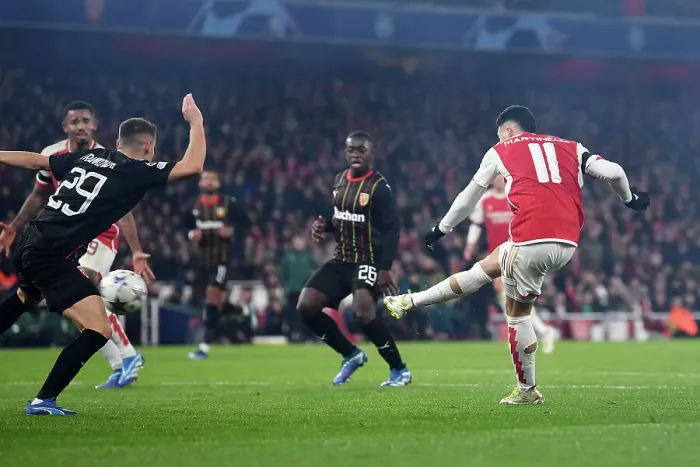 Framed Print : Arsenal Thrash RC Lens 4-0 in Champions League Group Stage Framed Print : Arsenal Thrash RC Lens 4-0 in Champions League Group Stage