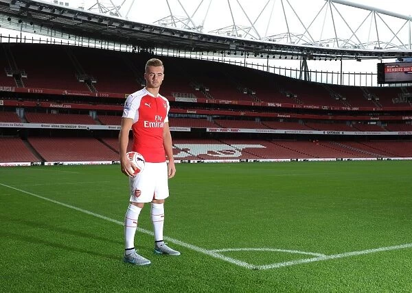 Arsenal Training: Calum Chambers at Emirates Stadium (2015-16)