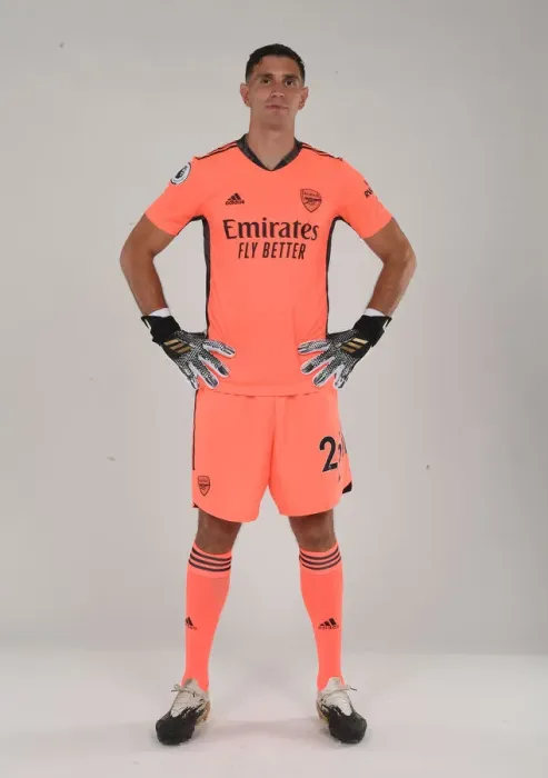 Framed Print : Arsenal Training: Emiliano Martinez Prepares for 2020-21 Season Framed Print : Arsenal Training: Emiliano Martinez Prepares for 2020-21 Season