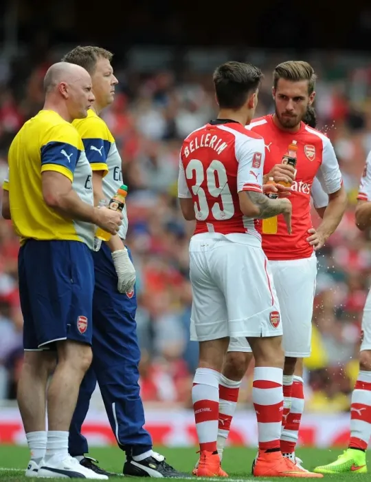 Framed Print : Arsenal Training Room: Bellerin and Ramsey Receive Treatment during Arsenal v Benfica Emirates Cup Match