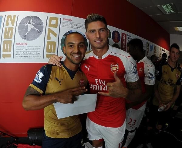Arsenal Training: Walcott and Giroud at Emirates Stadium (2015-16)