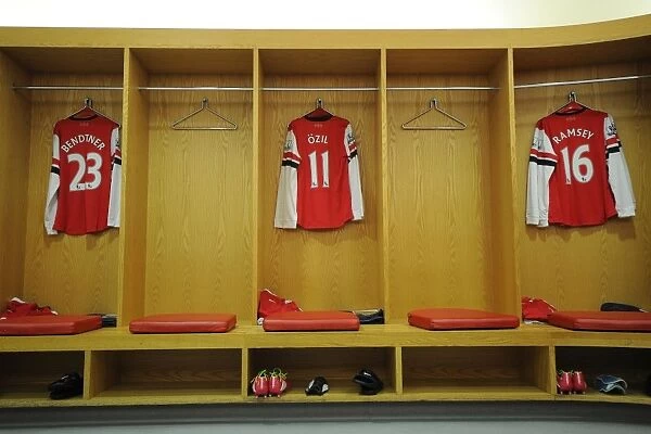 Arsenal Trio: Bendtner, Ozil, Ramsey Prepare for Arsenal v Hull City (2013-14)