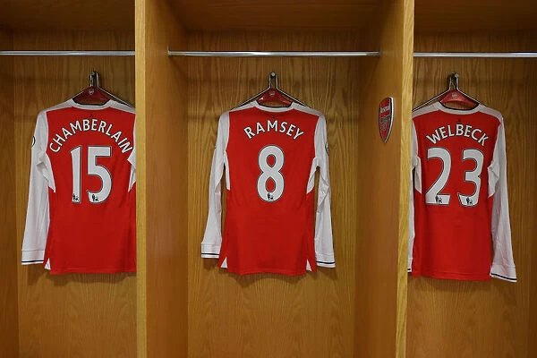 Arsenal Trio: Focus in the Changing Room (Oxlade-Chamberlain, Ramsey, Welbeck) - Arsenal vs Leicester City (2016-17)