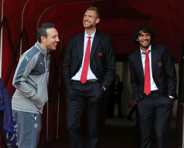Framed Print : Arsenal Trio Sharing a Laugh in the Tunnel Before Arsenal v Manchester United (2016-17)