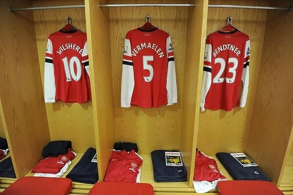 Arsenal Trio: Vermaelen, Wilshere, Bendtner in the Changing Room (Arsenal v Hull City, 2013-14)