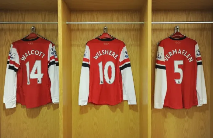 Framed Print : Arsenal Trio: Walcott, Wilshere, Vermaelen in the Changing Room (Arsenal v Hull City, 2013-14)
