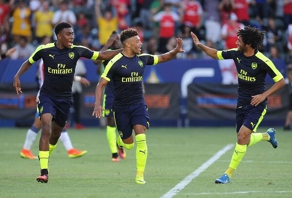 Arsenal Triple Threat: Oxlade-Chamberlain, Elneny, and Iwobi Celebrate Goals Against Chivas