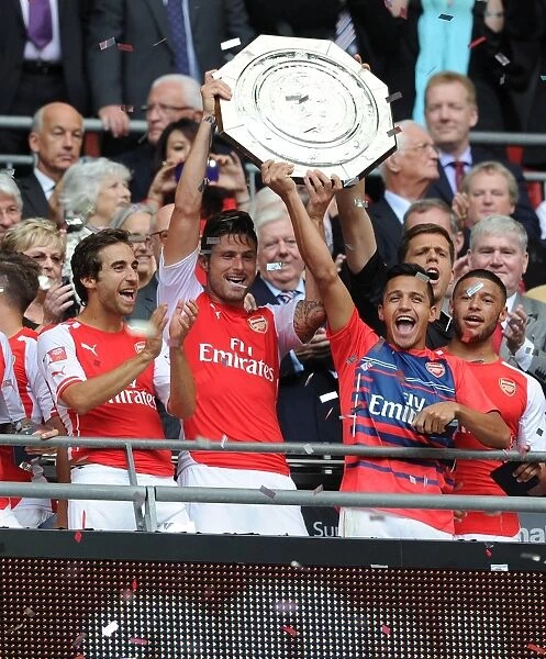 Arsenal Triumph in Community Shield: Flamini, Giroud, Sanchez Lift the Trophy (Arsenal v Manchester City 2014 / 15)