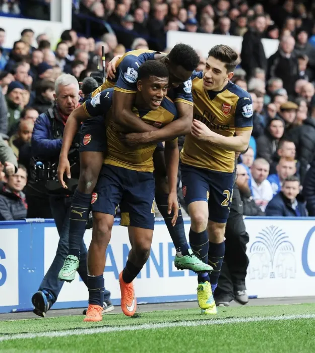 Framed Print : Arsenal Triumph: Iwobi, Welbeck, and Bellerin Celebrate Goals Against Everton (2015-16)