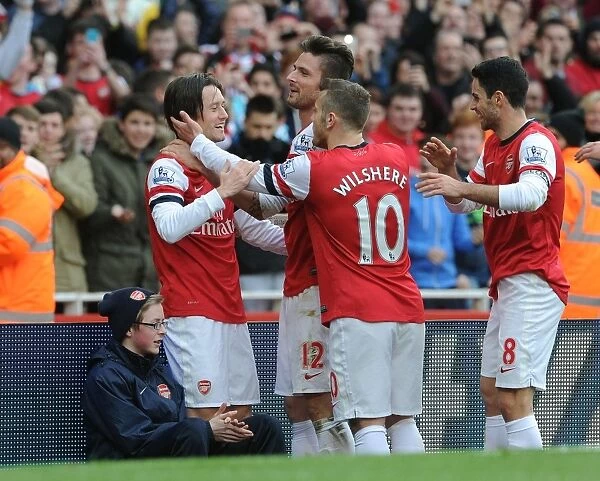 Arsenal Triumph: Rosicky, Giroud, Wilshere, and Arteta Celebrate Goals Against Sunderland (2013-14)