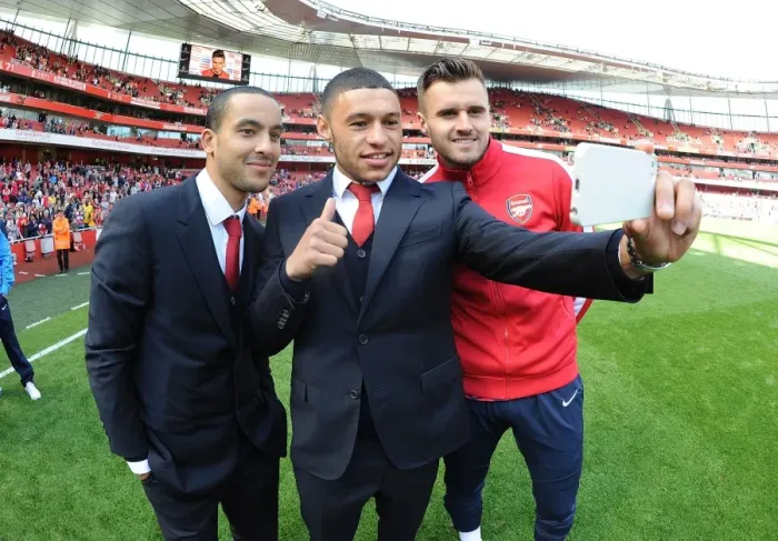 Framed Print : Arsenal Triumph: Walcott, Oxlade-Chamberlain, Jenkinson Celebrate Victory Over West Bromwich Albion (2013-14) Framed Print : Arsenal Triumph: Walcott, Oxlade-Chamberlain, Jenkinson Celebrate Victory Over West Bromwich Albion (2013-14)