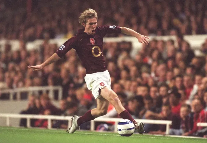 Framed Print : Arsenal Triumphs Over Everton: Alex Hleb's Brilliant Performance in Arsenal's 2:0 FA Premier League Victory at Highbury, London (September 19, 2005)