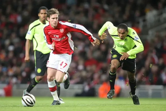 Framed Print : Arsenal Triumphs Over Wigan: Mark Randall vs. Wilson Palacios in the Carling Cup Showdown at Emirates Stadium, 11 / 11 / 2008 (3:0)