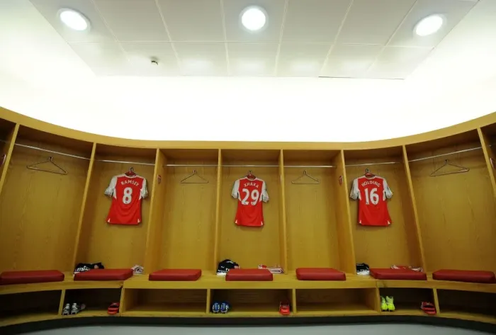 Framed Print : Arsenal Unity: Pre-Match Huddle in the Changing Room (Arsenal vs. Everton, 2016-17)