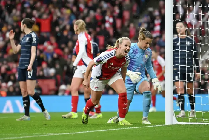 Framed Print : Arsenal v Aston Villa - Barclays Women's Super League