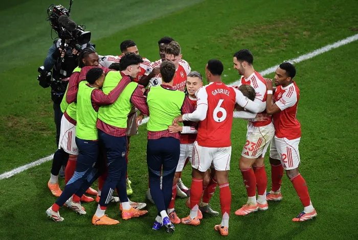 Framed Print : Arsenal v Aston Villa - Premier League Framed Print : Arsenal v Aston Villa - Premier League