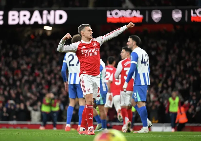 Framed Print : Arsenal v Brighton & Hove Albion - Premier League Arsenal v Brighton & Hove Albion - Premier League
