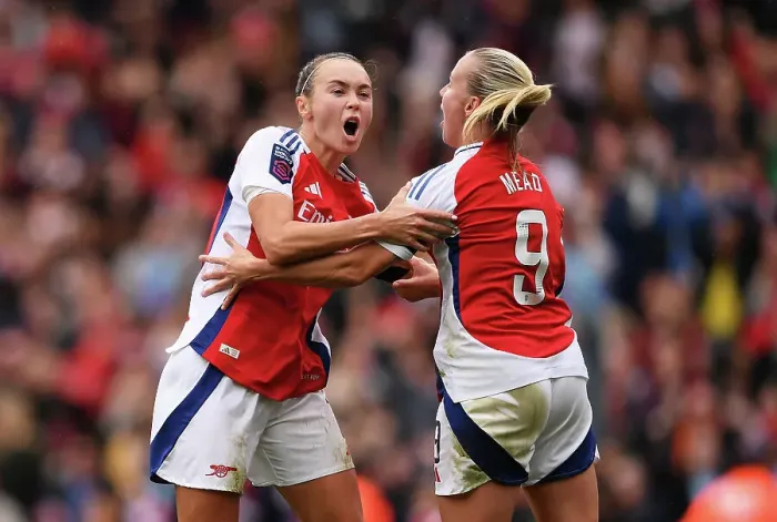 Framed Print : Arsenal v Chelsea - Barclays Women's Super League