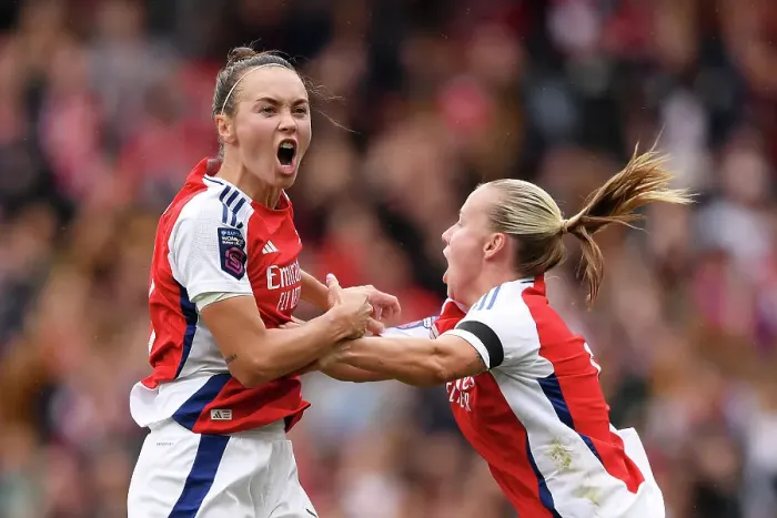 Framed Print : Arsenal v Chelsea - Barclays Women's Super League
