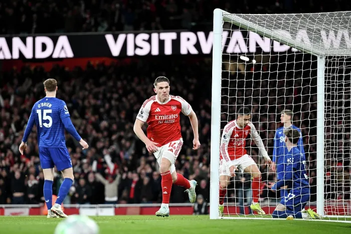 Framed Print : Arsenal v Everton - Premier League Framed Print : Arsenal v Everton - Premier League