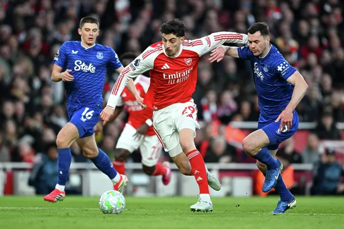 Framed Print : Arsenal v Everton - Premier League