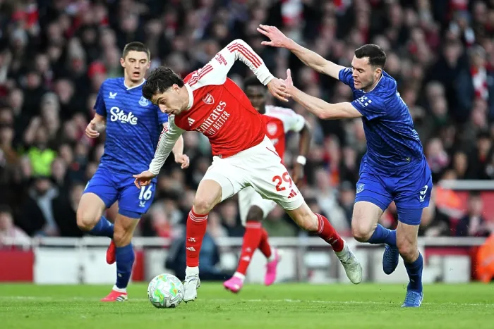Framed Print : Arsenal v Everton - Premier League