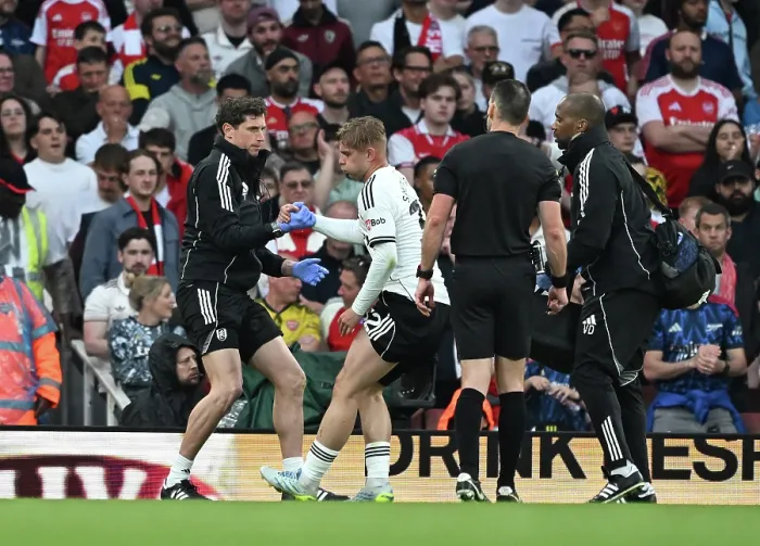 Framed Print : Arsenal v Fulham - Premier League