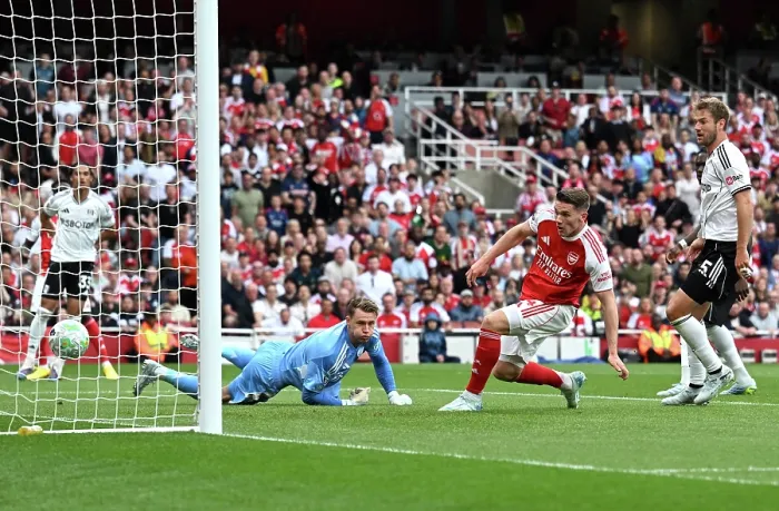 Framed Print : Arsenal v Fulham - Premier League Framed Print : Arsenal v Fulham - Premier League
