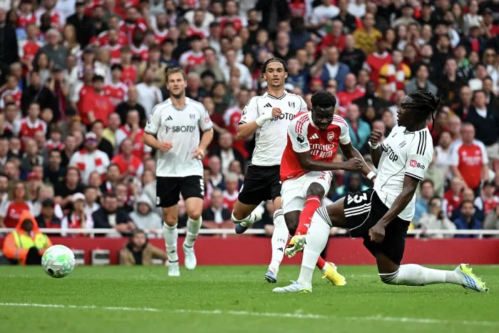 Framed Print : Arsenal v Fulham - Premier League Framed Print : Arsenal v Fulham - Premier League