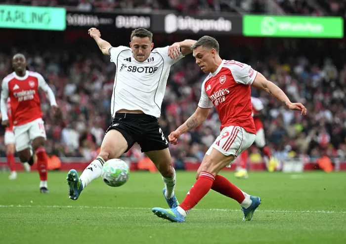 Framed Print : Arsenal v Fulham - Premier League Framed Print : Arsenal v Fulham - Premier League