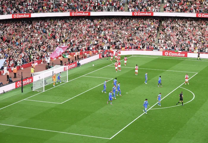 Framed Print : Arsenal v Leeds United - Premier League