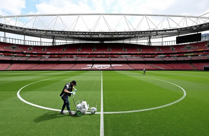 Framed Print : Arsenal v Leeds United - Premier League