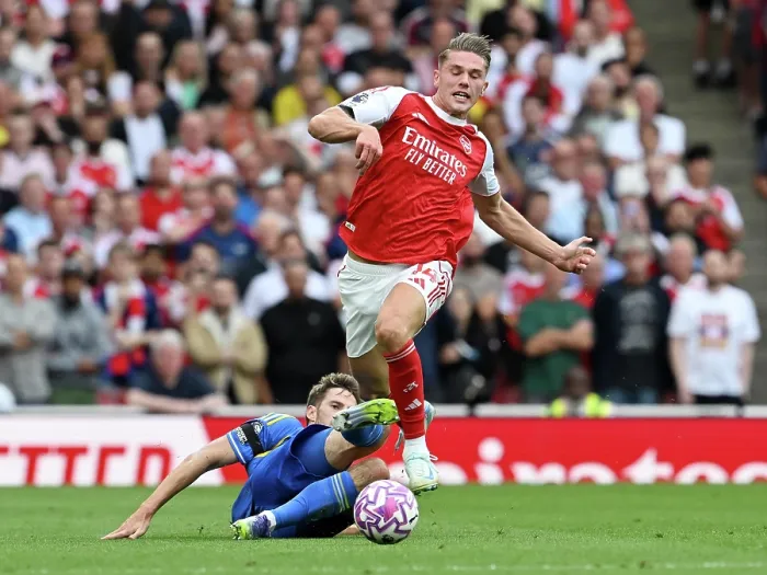 Framed Print : Arsenal v Leeds United - Premier League