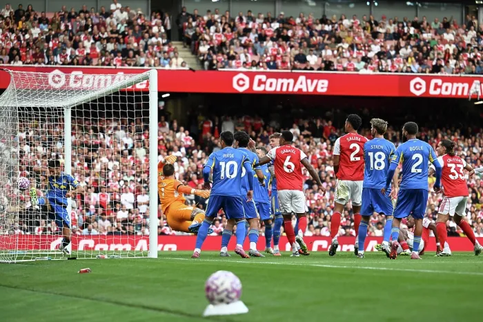 Framed Print : Arsenal v Leeds United - Premier League