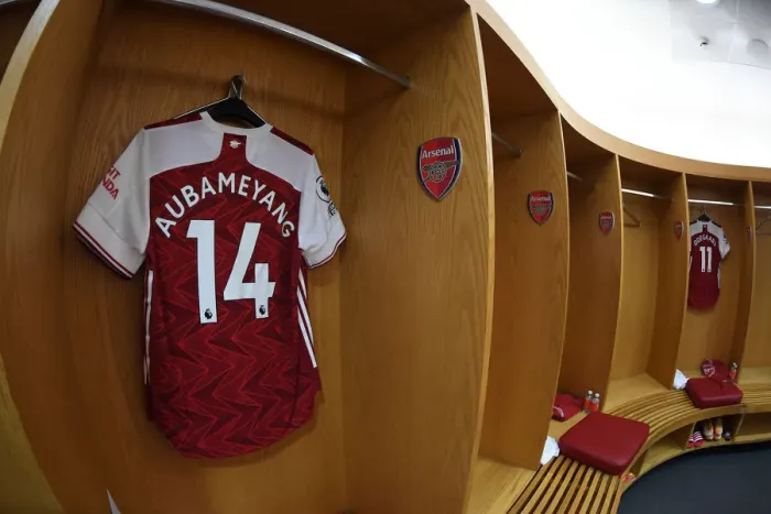 Framed Print : Arsenal v Liverpool: Aubameyang's Empty Emirates Shirt, April 2021 (Premier League)