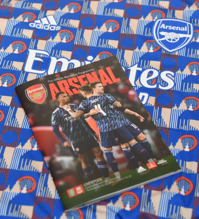 Framed Print : Arsenal v Liverpool: Ready for Battle in Carabao Cup Semi-Finals - Behind the Scenes in the Arsenal Changing Room