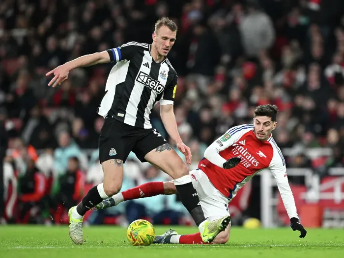 Framed Print : Arsenal v Newcastle United - Carabao Cup Semi Final First Leg