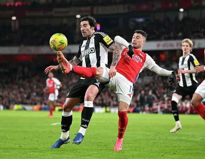 Framed Print : Arsenal v Newcastle United - Carabao Cup Semi Final First Leg Framed Print : Arsenal v Newcastle United - Carabao Cup Semi Final First Leg