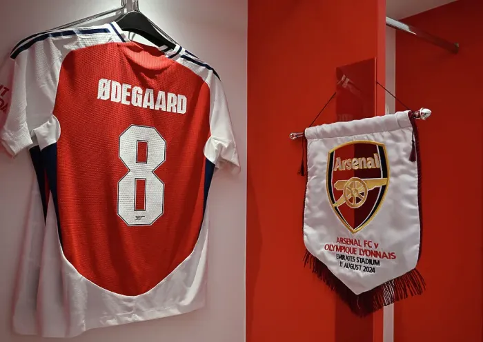 Framed Print : Arsenal v Olympique Lyonnais - Pre-Season Friendly Framed Print : Arsenal v Olympique Lyonnais - Pre-Season Friendly