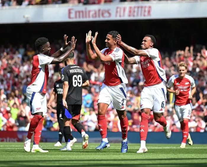 Framed Print : Arsenal v Olympique Lyonnais - Pre-Season Friendly Framed Print : Arsenal v Olympique Lyonnais - Pre-Season Friendly