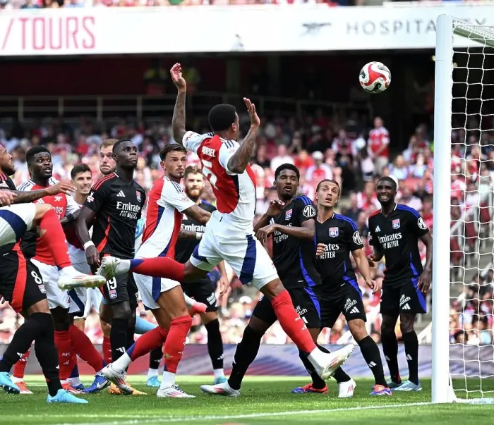 Framed Print : Arsenal v Olympique Lyonnais - Pre-Season Friendly Framed Print : Arsenal v Olympique Lyonnais - Pre-Season Friendly