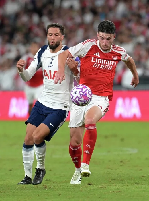 Framed Print : Arsenal v Tottenham Hotspur: Pre-Season Friendly Framed Print : Arsenal v Tottenham Hotspur: Pre-Season Friendly