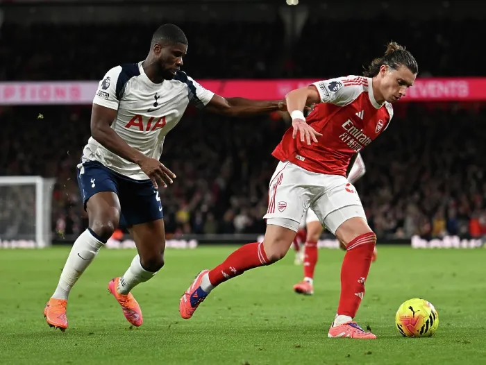Framed Print : Arsenal v Tottenham Hotspur - Premier League Framed Print : Arsenal v Tottenham Hotspur - Premier League