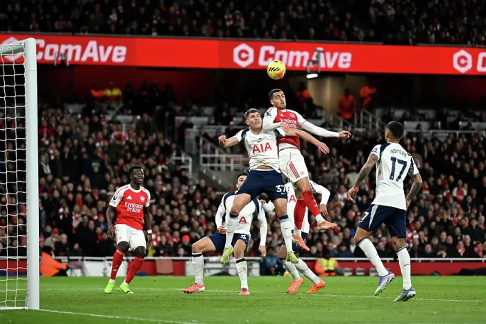 Framed Print : Arsenal v Tottenham Hotspur - Premier League Framed Print : Arsenal v Tottenham Hotspur - Premier League