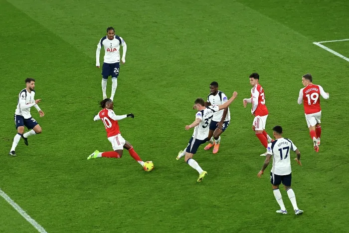 Framed Print : Arsenal v Tottenham Hotspur - Premier League