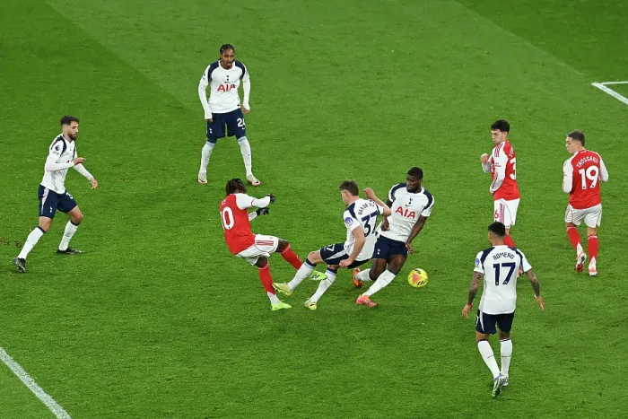 Framed Print : Arsenal v Tottenham Hotspur - Premier League