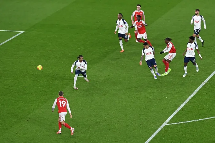 Framed Print : Arsenal v Tottenham Hotspur - Premier League
