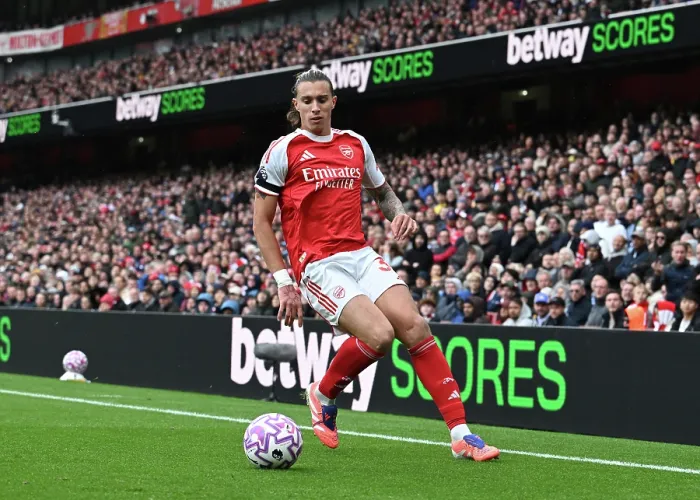 Framed Print : Arsenal v West Ham United - Premier League Framed Print : Arsenal v West Ham United - Premier League