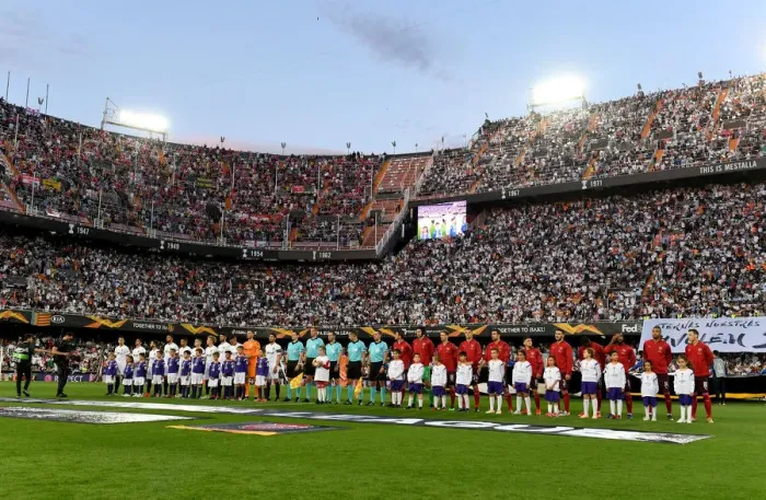 Framed Print : Arsenal and Valencia Face Off in Europa League Semi-Final Showdown