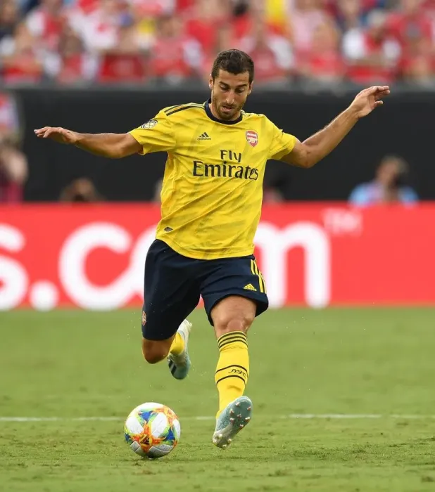 Framed Print : Arsenal vs. ACF Fiorentina: Mkhitaryan Shines in 2019 International Champions Cup Match, Charlotte